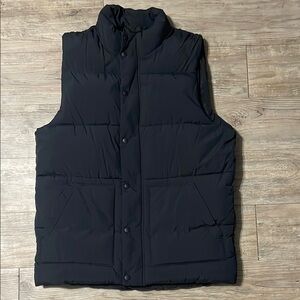 Medium Gap Black Puffer Vest